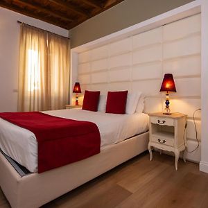 Town House Spagna- Luxury Rooms With Jacuzzi Bath